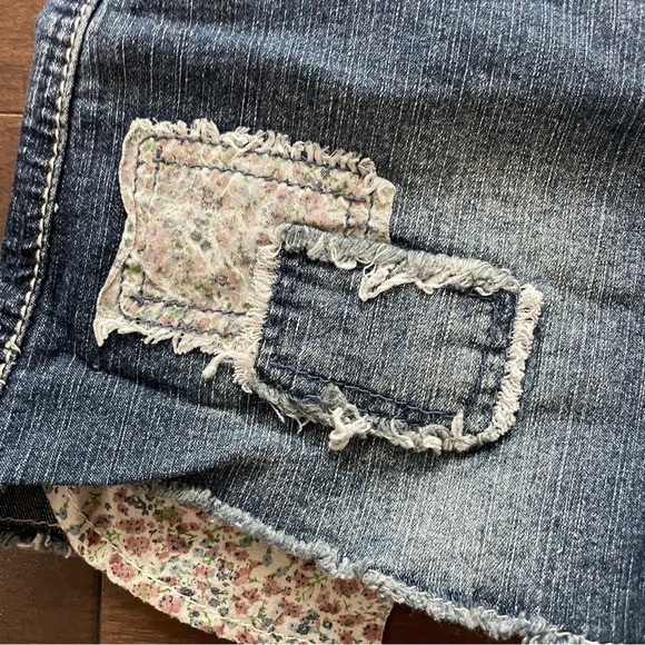 Almost Famous Jean Shorts with  Patchwork Design Girls 14 - Picture 2 of 5
